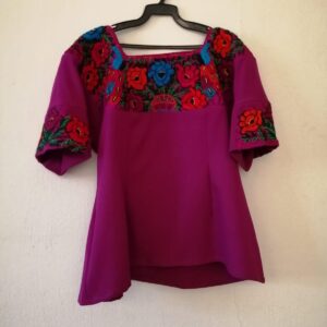 blusa marron flores