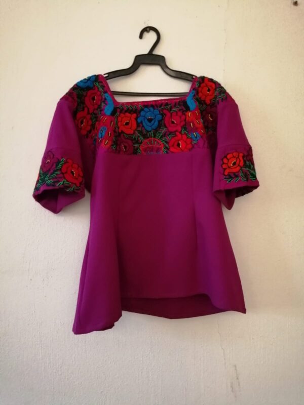 blusa marron flores